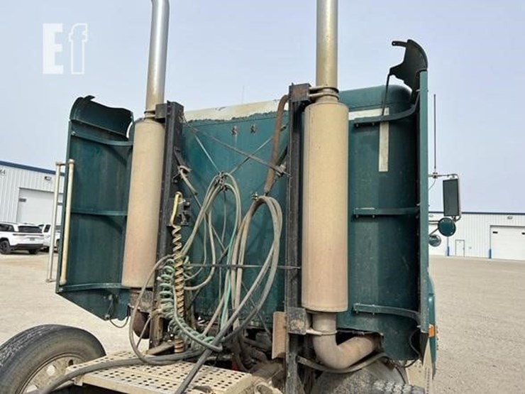 1997-freightliner-fld120-image-7