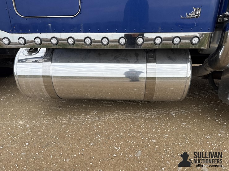 peterbilt-389-image-11