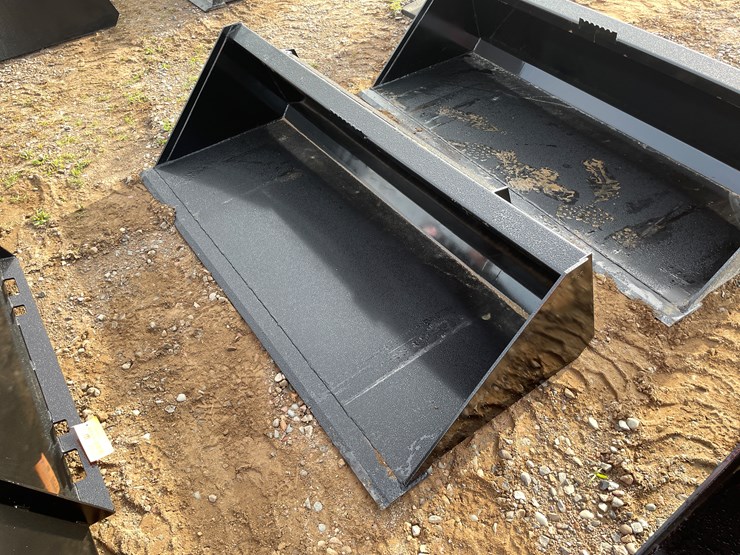 #2008-•-bucket-attachment-image-2