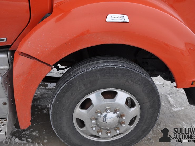 2015-kenworth-t880-image-13