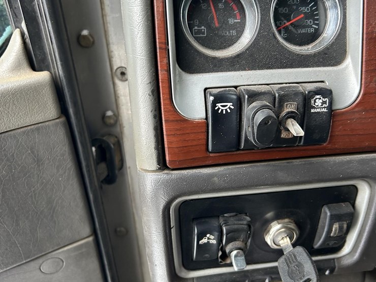 kenworth-w900-image-65