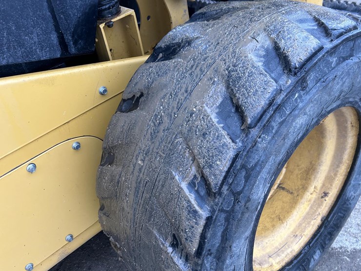 caterpillar-262d-image-30