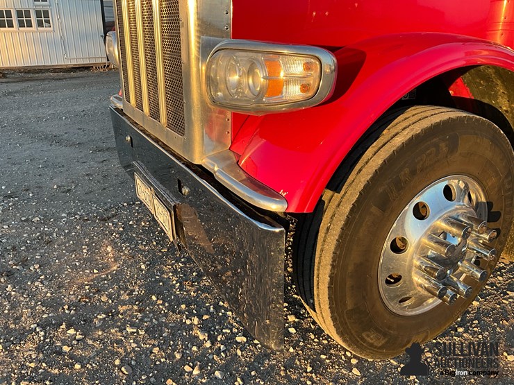 2018-peterbilt-389-image-13