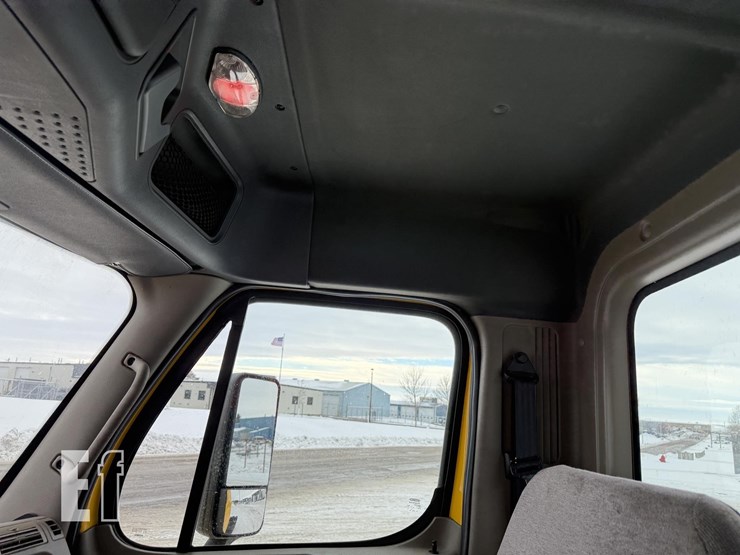 2016-freightliner-cascadia-125-image-33