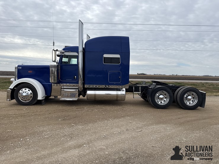 peterbilt-389-image-8