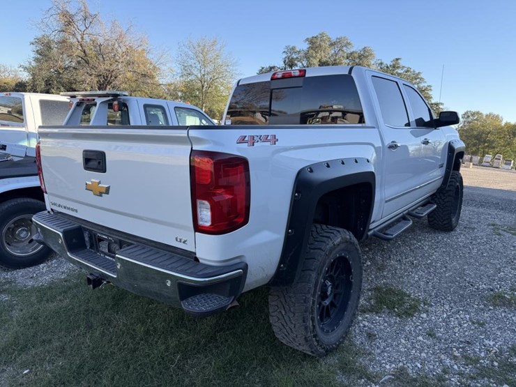 2018-chevrolet-1500-image-19