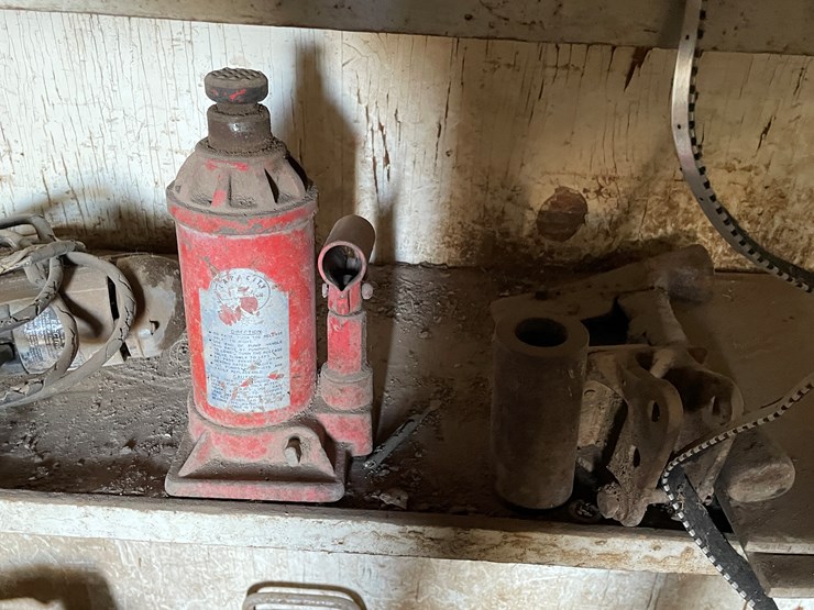 #3722-•-tools-hardware-and-shelf-image-16