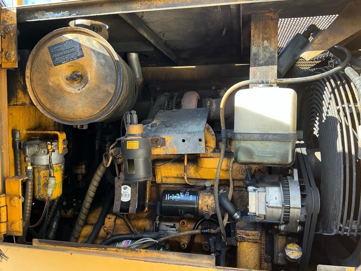 1989-deere-444e-image-12