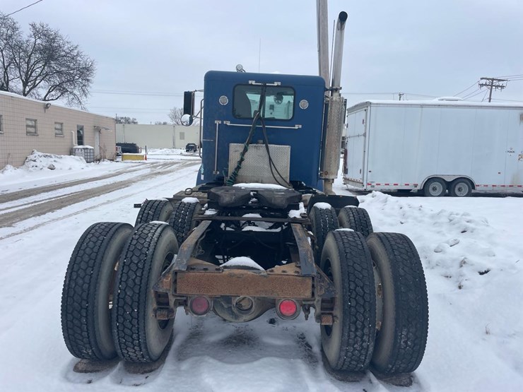 1996-peterbilt-378-image-4