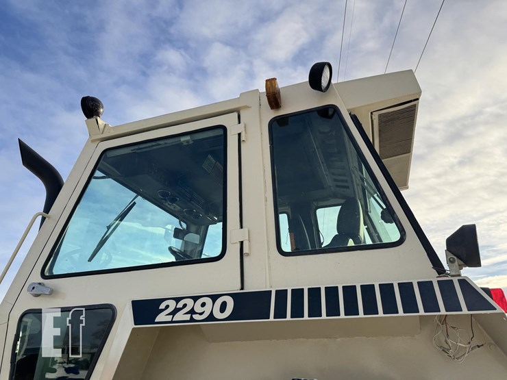 j-i-case-2290-image-14