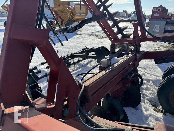 case-ih-3900-image-9