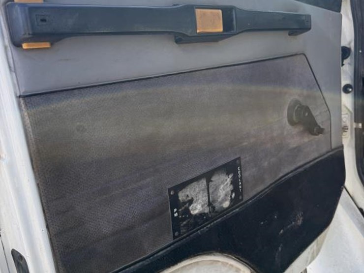 freightliner-fl70-image-9