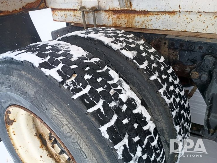 1996-freightliner-fld120-image-23