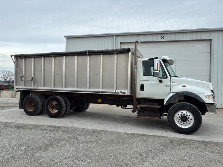 case-ih-7400-image-3