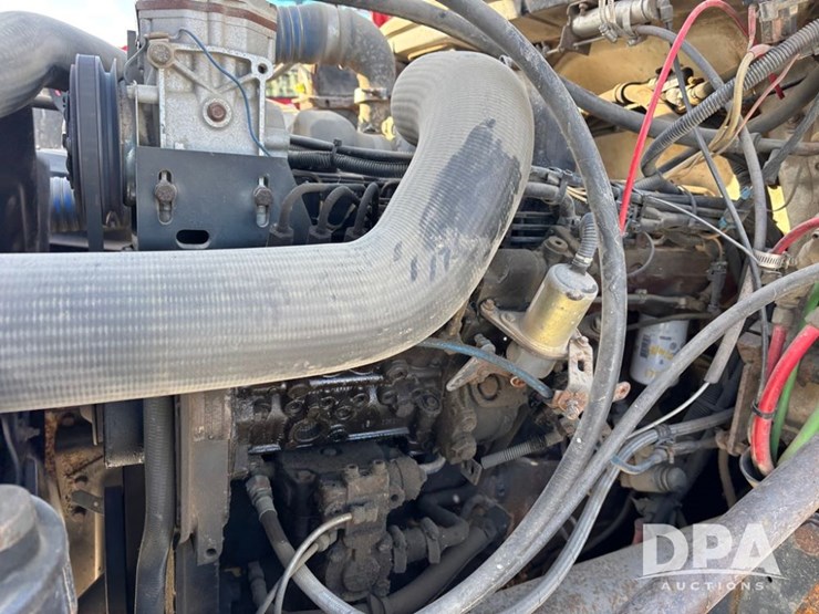 1998-freightliner-fl80-image-27