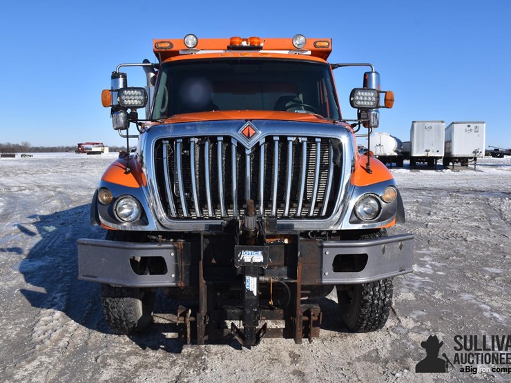 2009-international-7400-image-2