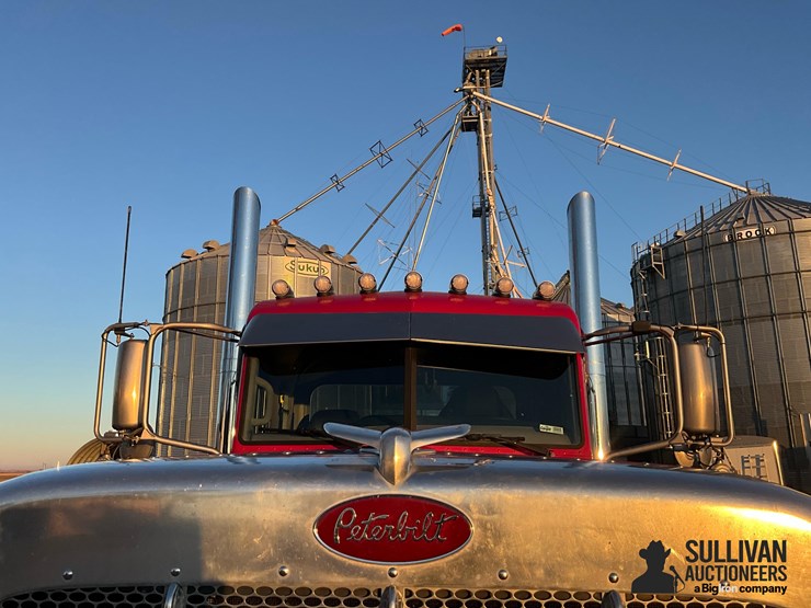 2018-peterbilt-389-image-12