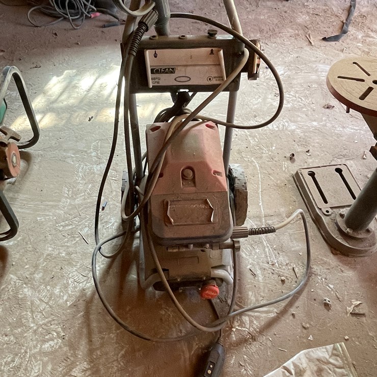 #3692 • Clean Machine Pressure Washer