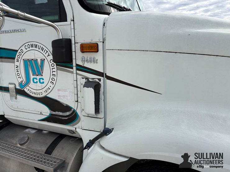 2006-international-9400i-t/a-sleeper-truck-tractor-image-18