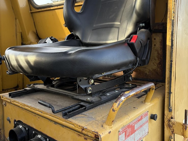 caterpillar-v200b-image-12