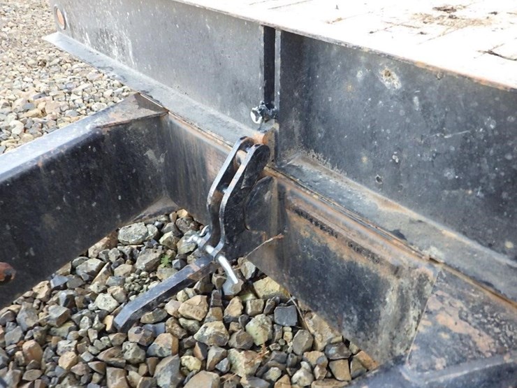 2000-trail-25'-t/a-equipment-trailer-image-8