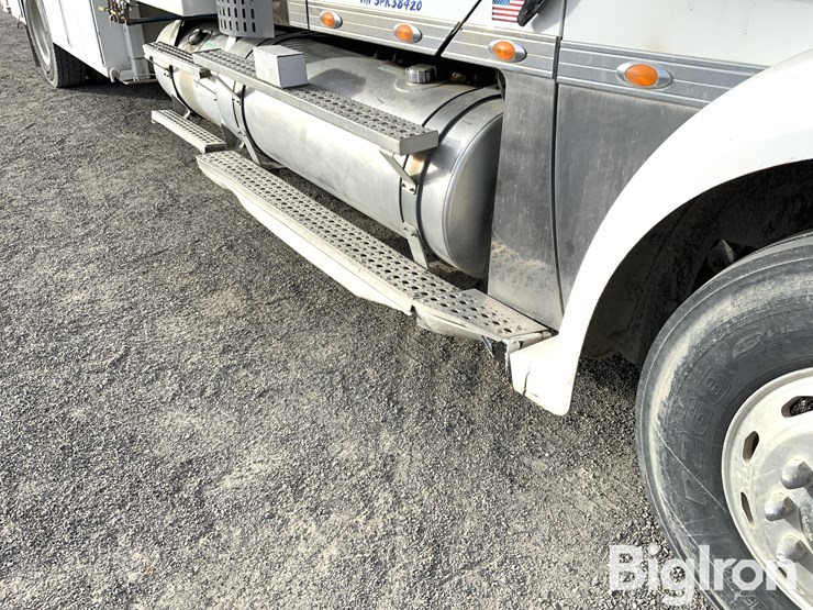 freightliner-coronado-132-image-18