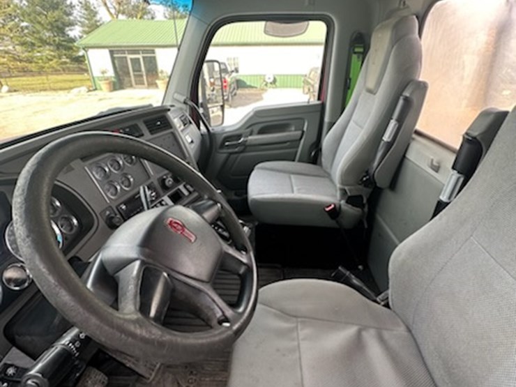 2018-kenworth-t680-image-23