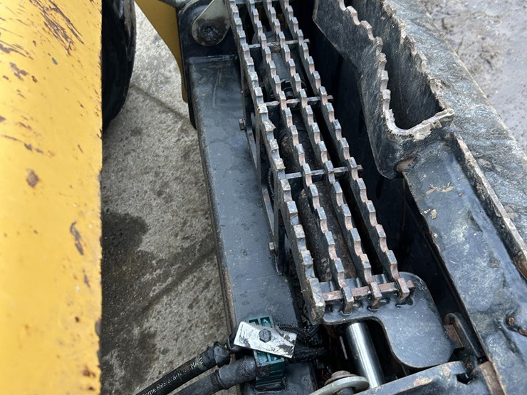 caterpillar-262d-image-32