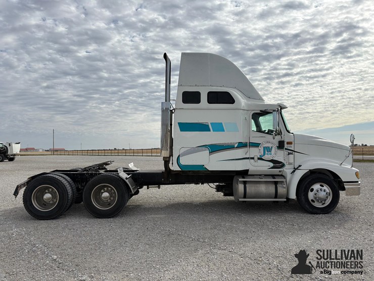 2006-international-9400i-t/a-sleeper-truck-tractor-image-4