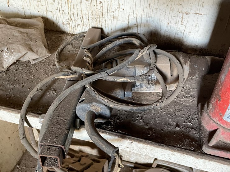 #3722-•-tools-hardware-and-shelf-image-17