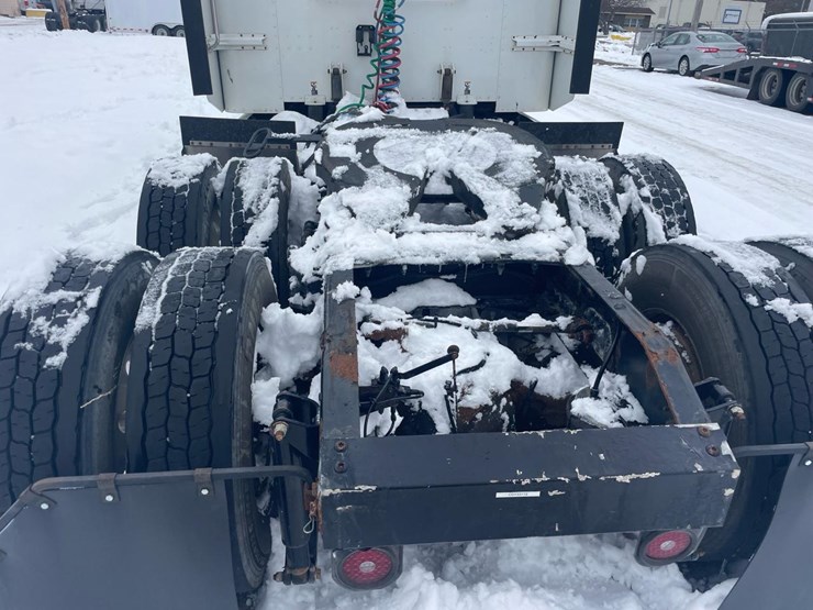 2012-peterbilt-384-image-4