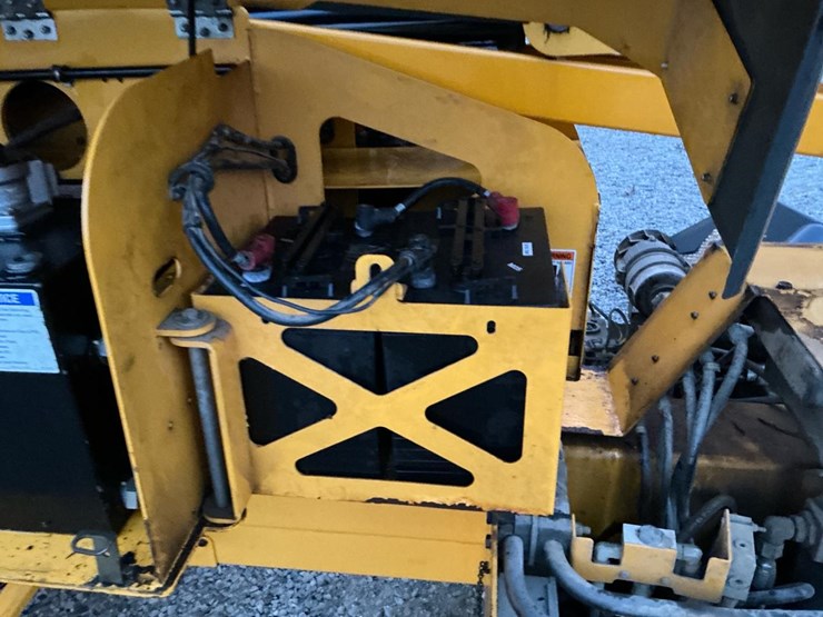 #108-•-2009-bil-jax-5533xa-boom-lift-image-24