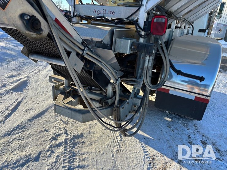 international-4900-image-40