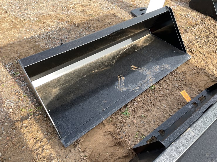 #2006-•-bucket-attachment-image-1