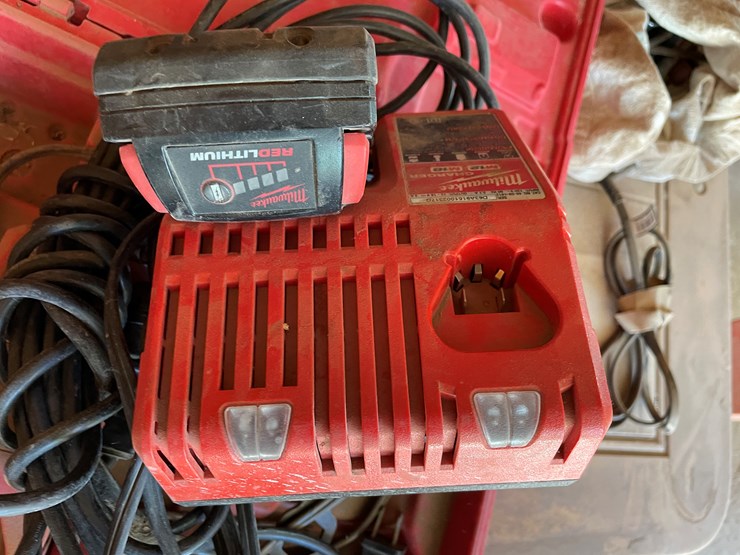 #3693-•-tables-and-hardware-image-5