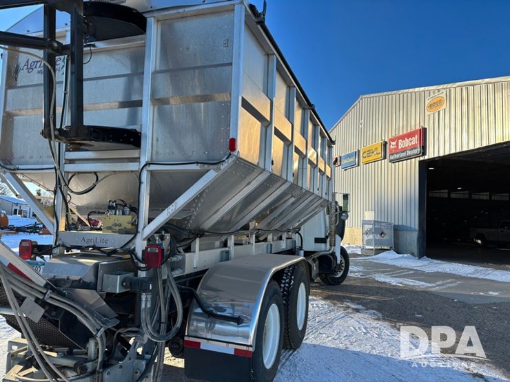 international-4900-image-43