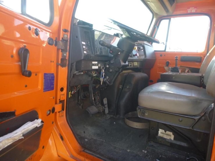 international-4900-image-10