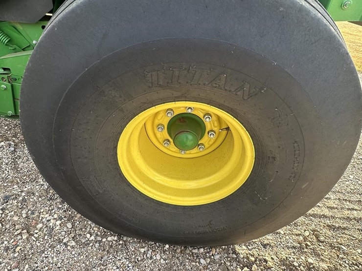 2018-john-deere-560m-image-23