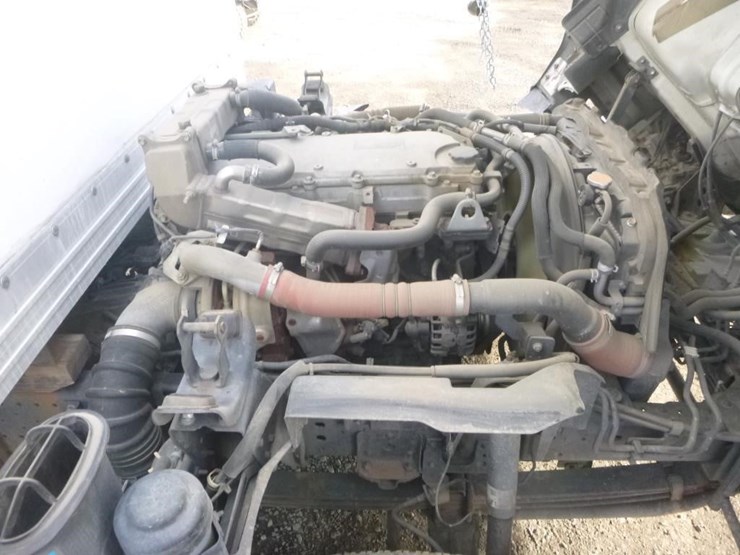 2016-isuzu-nrr-image-19