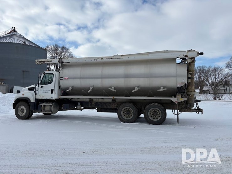 freightliner-114sd-image-7