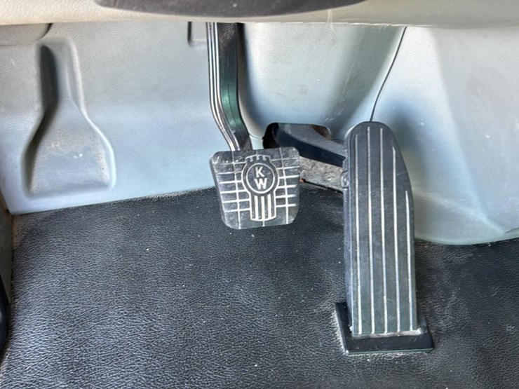 2019-kenworth-t680-image-57