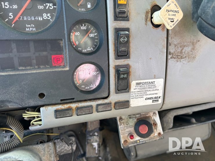 1998-freightliner-fl80-image-63