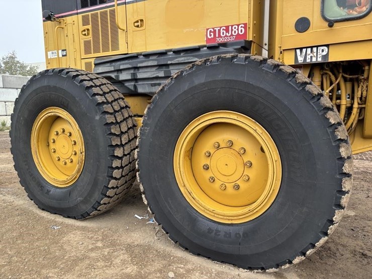 2005-caterpillar-143h-image-30