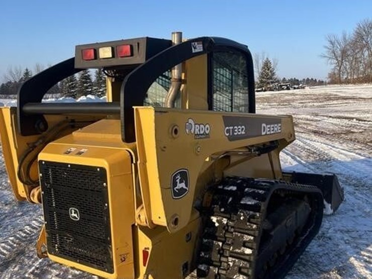 2010-deere-ct332-image-5