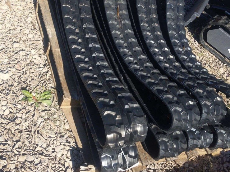 qty-(1)-set-unused-mini-excavator-rubber-tracks-image-4