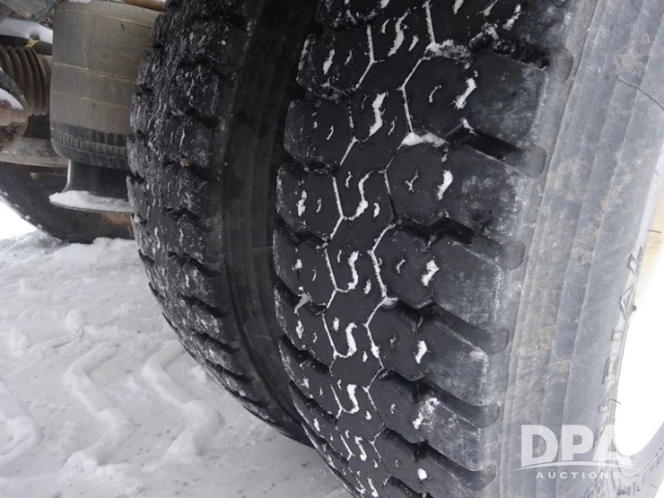 2007-freightliner-columbia-112-image-45