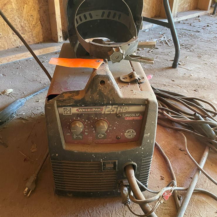 #3682 • Lincoln Electric Weld Pak125HD with Helmet