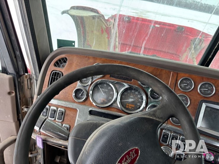 peterbilt-365-image-68