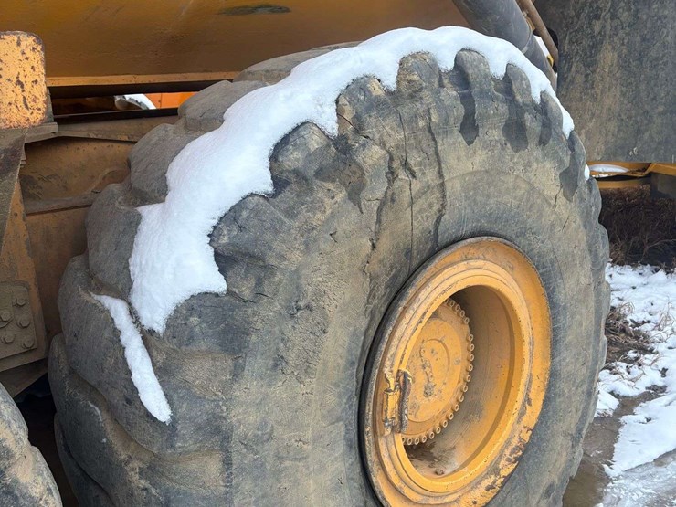 2000-volvo-a40d-image-8