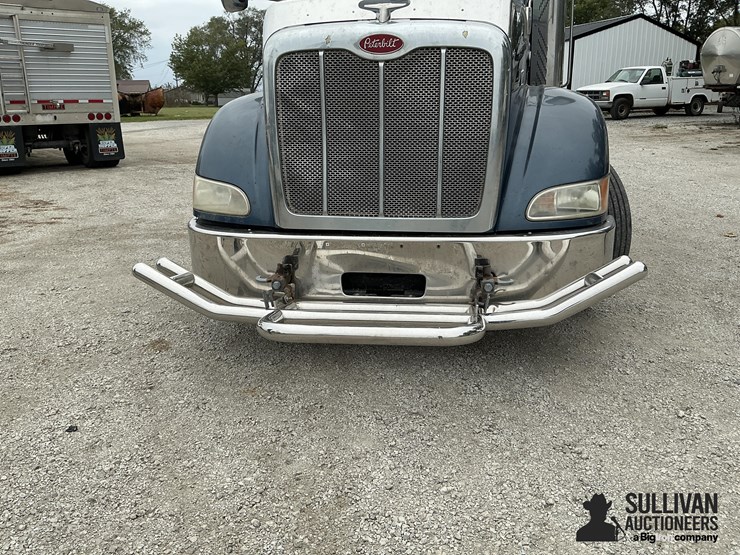 2013-peterbilt-386-image-9